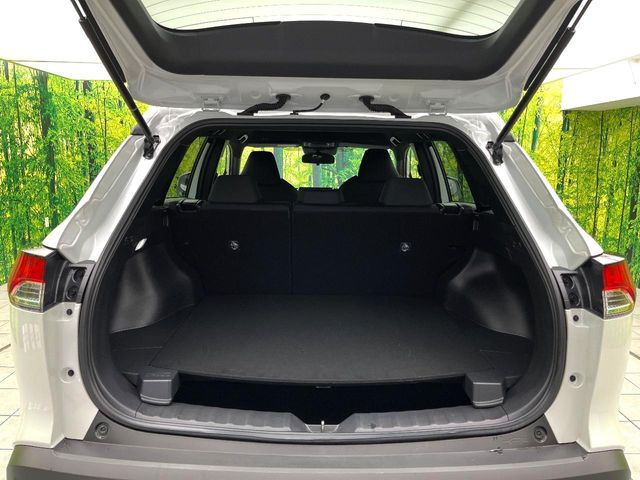 ���i�̂���������ʋ΁A���}���ɏ\���ȉ׎��X�y�[�X���m�ۂ��Ă���܂��B�Z�J���h�V�[�g��|���ƁA�傫�ȉו��̐ύڂ��\�ł���