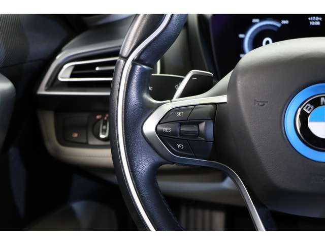 ��i�I��i8�̃f�U�C���Ƒ��s���\�ɉ����A�N���[�Y�R���g���[���@�\��������Ă���܂��B�����ԃh���C�u�ł����K�ł��B