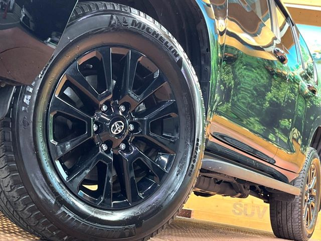 �y����18�C���`�A���~�z�C�[���z�O�ςɃ}�b�`���������A���~�z�C�[���𑕒����Ă���܂��B�e��ЊO�A���~�z�C�[����A�X�^�b�h���X�^�C�����戵�����Ă���܂��B���񂲑��k����������