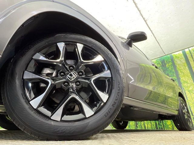 �y����18�C���`�A���~�z�C�[���z�O�ςɃ}�b�`���������A���~�z�C�[���𑕒����Ă���܂��B�e��ЊO�A���~�z�C�[����A�X�^�b�h���X�^�C�����戵�����Ă���܂��B���񂲑��k����������