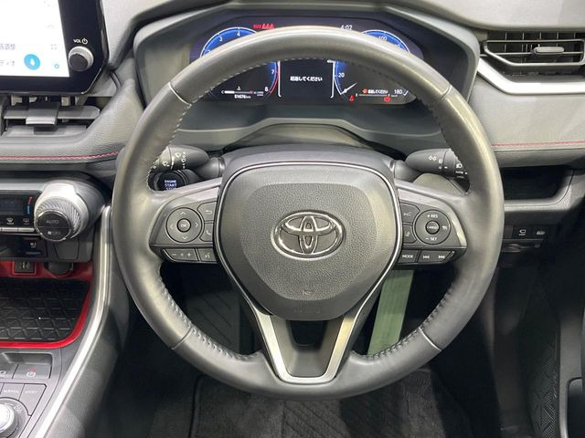 ステアリングも使用感が少なく、きれいな状態となっております♪