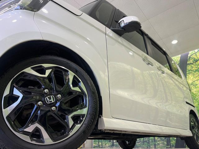 �y����15�C���`�A���~�z�C�[���z�O�ςɃ}�b�`���������A���~�z�C�[���𑕒����Ă���܂��B�e��ЊO�A���~�z�C�[����A�X�^�b�h���X�^�C�����戵�����Ă���܂��B���񂲑��k����������