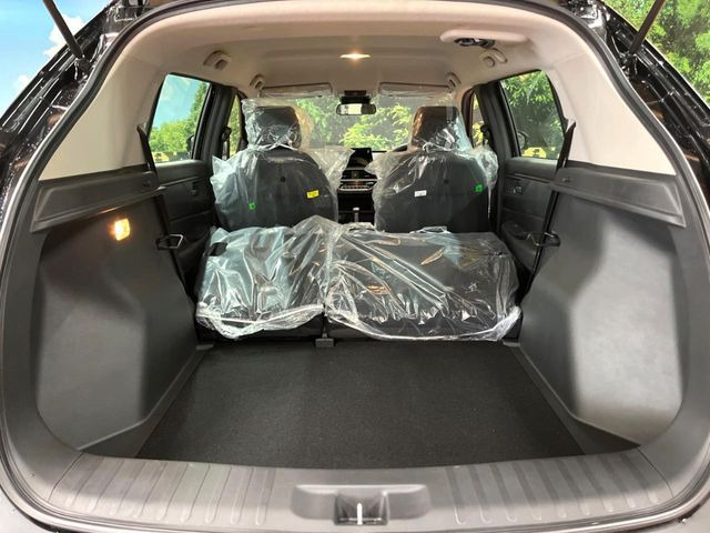 ���i�̂���������ʋ΁A���}���ɏ\���ȉ׎��X�y�[�X���m�ۂ��Ă���܂��B�Z�J���h�V�[�g��|���ƁA�傫�ȉו��̐ύڂ��\�ł���