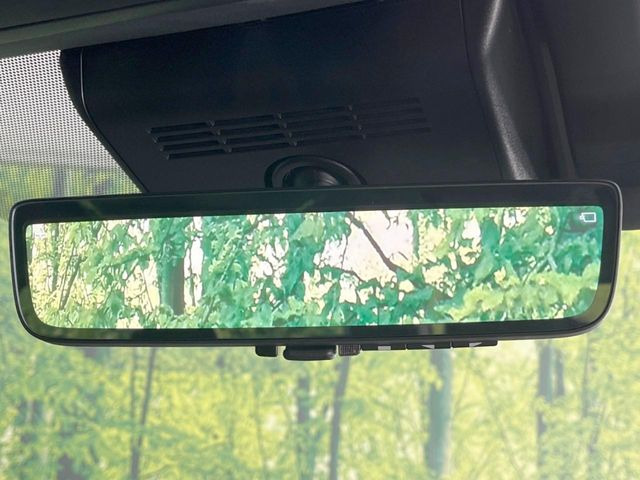 【デジタルインナーミラー】後席の大きな荷物や同乗者で後方が確認しづらい時でも安心!カメラが撮影した車両後方の映像をルームミラー内に表示。クリアな視界で状況の確認が可能です!