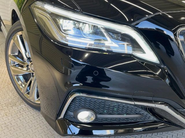 【三眼LEDヘッドライト】スタイリッシュな見た目の三眼LEDヘッドライトを装備♪スタイルだけでなく、夜間の走行も視界良好で安心してお乗りいただけます。