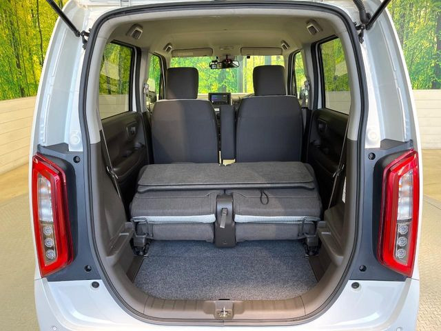 ���i�̂���������ʋ΁A���}���ɏ\���ȉ׎��X�y�[�X���m�ۂ��Ă���܂��B�Z�J���h�V�[�g��|���ƁA�傫�ȉו��̐ύڂ��\�ł���