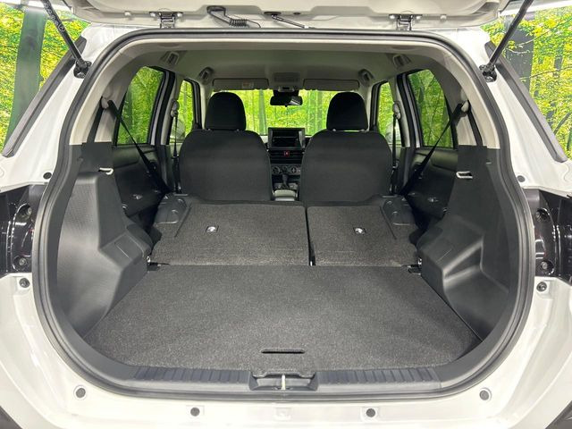 ���i�̂���������ʋ΁A���}���ɏ\���ȉ׎��X�y�[�X���m�ۂ��Ă���܂��B�Z�J���h�V�[�g��|���ƁA�傫�ȉו��̐ύڂ��\�ł���