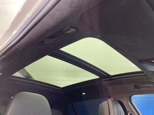 ���p�m���}�~�b�N�K���X���[�t:�唗�͂̃p�m���}���[�t�́A�㕔���Ȃɂ܂ő����Ă���A�J���I�ȋ�Ԃ����y���݂��������܂��B