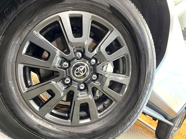 �y����18�C���`�A���~�z�C�[���z�O�ςɃ}�b�`���������A���~�z�C�[���𑕒����Ă���܂��B�e��ЊO�A���~�z�C�[����A�X�^�b�h���X�^�C�����戵�����Ă���܂��B���񂲑��k����������