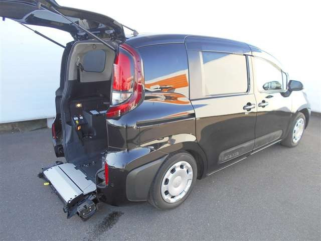 シエンタ1.5 G ウェルキャブ 車いす仕様車タイプIIIショートスロープ助手席側セカンドシート付