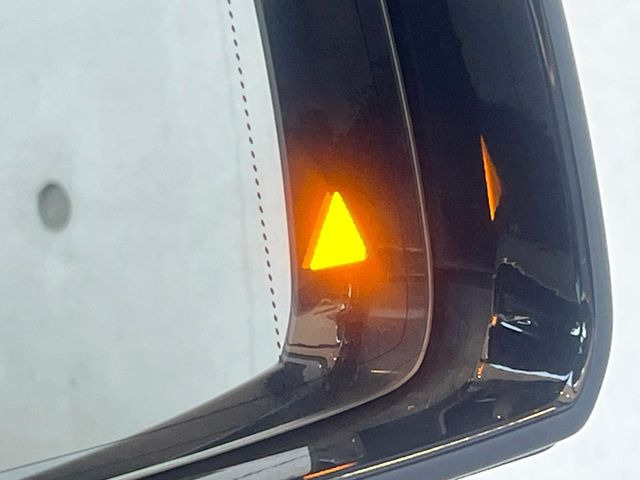 ���u���C���h�A�V�X�g�Z���T�[:���p����̎Ԃ����m���A�h���C�o�[���Ԑ��ύX���s���ۂɁA�x�����Ƌ��ɒ��ӂ𑣂��Ă������S�x���@�\�ł�!