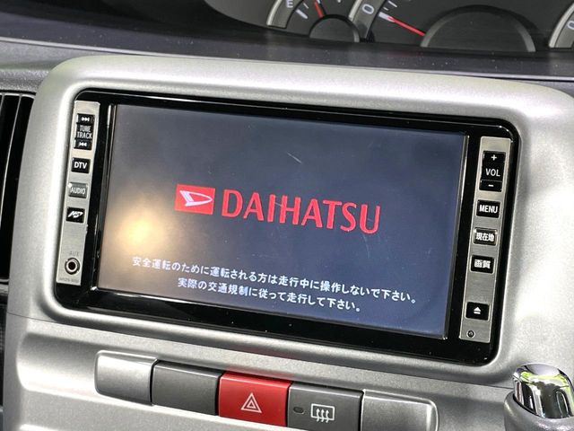 �y�����i�r�z�l�C�̏����i�r�𑕔����Ă���܂��B�i�r�̎g���₷���͂������A�I�[�f�B�I�@�\���[��!�L�����v�◷�s�͂������A�ʋ΂┃�����ȂǕ��i�̃h���C�u���y�����Ȃ�͂���