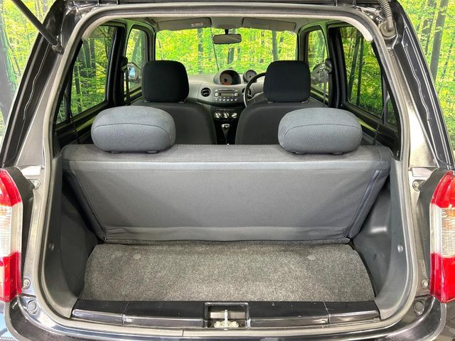 ���i�̂���������ʋ΁A���}���ɏ\���ȉ׎��X�y�[�X���m�ۂ��Ă���܂��B�Z�J���h�V�[�g��|���ƁA�傫�ȉו��̐ύڂ��\�ł���