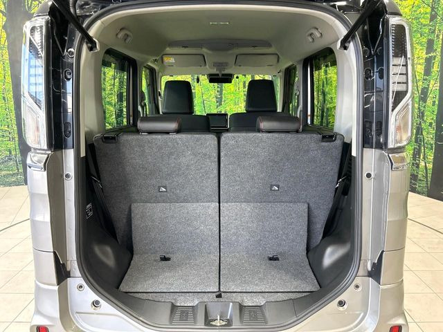 ���i�̂���������ʋ΁A���}���ɏ\���ȉ׎��X�y�[�X���m�ۂ��Ă���܂��B�Z�J���h�V�[�g��|���ƁA�傫�ȉו��̐ύڂ��\�ł���