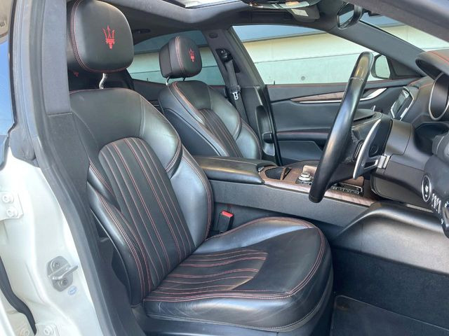 ���O��:�������Ƃ����h���C�o�[�X�y�[�X�ŁA�����Ԃ̉^�]�ł����K�ɂ��߂������������܂��B