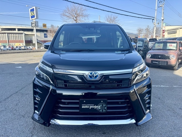 ヴォクシー1.8 ハイブリッド ZS 煌III