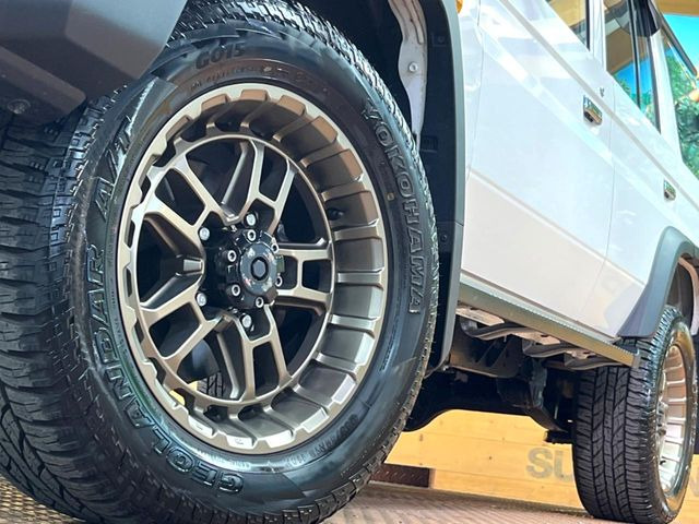 �y18�C���`�A���~�z�C�[���z�O�ςɃ}�b�`�����A���~�z�C�[���𑕒����Ă���܂��B�e��A���~�z�C�[����A�X�^�b�h���X�^�C�����戵�����Ă���܂��B���񂲑��k����������