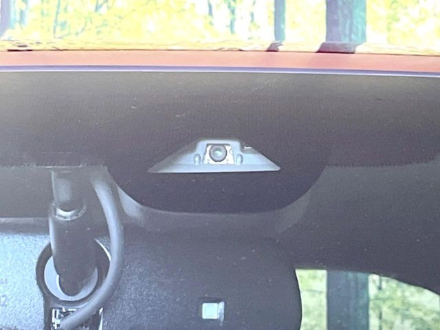 �y�z���_�Z���V���O�z���s���ɑO���̎ԗ�����F�����A�Փ˂������Ȏ��͌x��ƃu���[�L�ŏՓˉ���Ɣ�Q�y�����A�V�X�g�B�����S�Ƀh���C�u�����y���݂��������܂��B