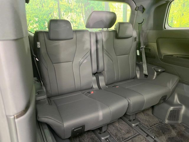 3列目シートはもちろん状態良好☆大人でもゆったりと座って頂けますので、大人数でのお出かけもラクラクです♪ご家族で、気の知れた仲間で、ドライブに行くのが楽しみですね♪