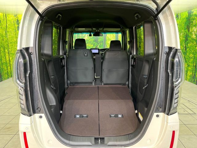 ���i�̂���������ʋ΁A���}���ɏ\���ȉ׎��X�y�[�X���m�ۂ��Ă���܂��B�Z�J���h�V�[�g��|���ƁA�傫�ȉו��̐ύڂ��\�ł���