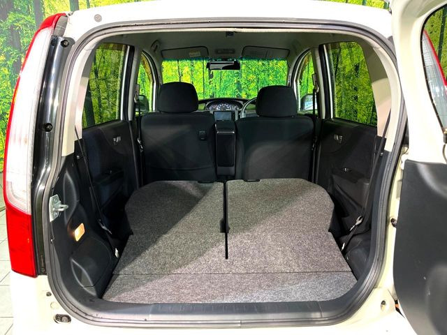 ���i�̂���������ʋ΁A���}���ɏ\���ȉ׎��X�y�[�X���m�ۂ��Ă���܂��B�Z�J���h�V�[�g��|���ƁA�傫�ȉו��̐ύڂ��\�ł���