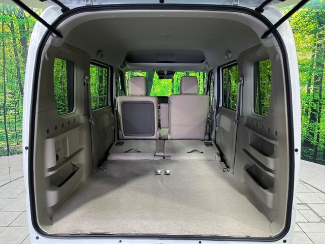 ���i�̂���������ʋ΁A���}���ɏ\���ȉ׎��X�y�[�X���m�ۂ��Ă���܂��B�Z�J���h�V�[�g��|���ƁA�傫�ȉו��̐ύڂ��\�ł���