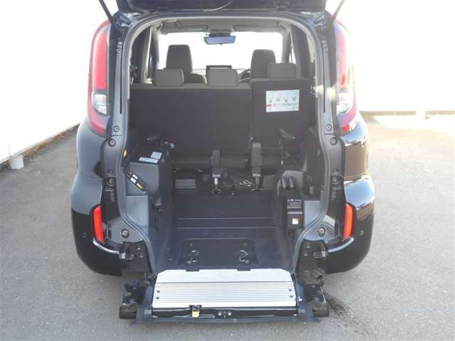 シエンタ1.5 G ウェルキャブ 車いす仕様車タイプIIIショートスロープ助手席側セカンドシート付