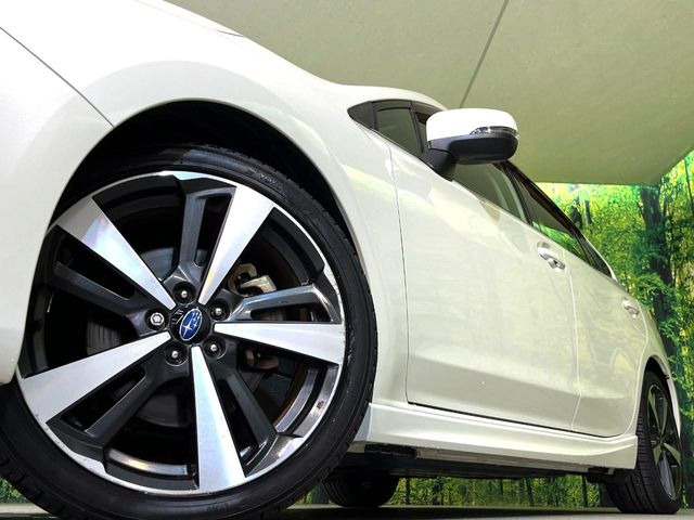 �y����18�C���`�A���~�z�C�[���z�O�ςɃ}�b�`���������A���~�z�C�[���𑕒����Ă���܂��B�e��ЊO�A���~�z�C�[����A�X�^�b�h���X�^�C�����戵�����Ă���܂��B���񂲑��k����������