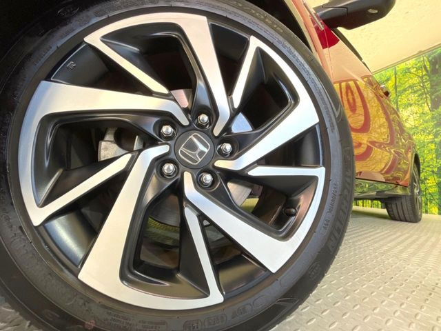 �y����18�C���`�A���~�z�C�[���z�O�ςɃ}�b�`���������A���~�z�C�[���𑕒����Ă���܂��B�e��ЊO�A���~�z�C�[����A�X�^�b�h���X�^�C�����戵�����Ă���܂��B���񂲑��k����������