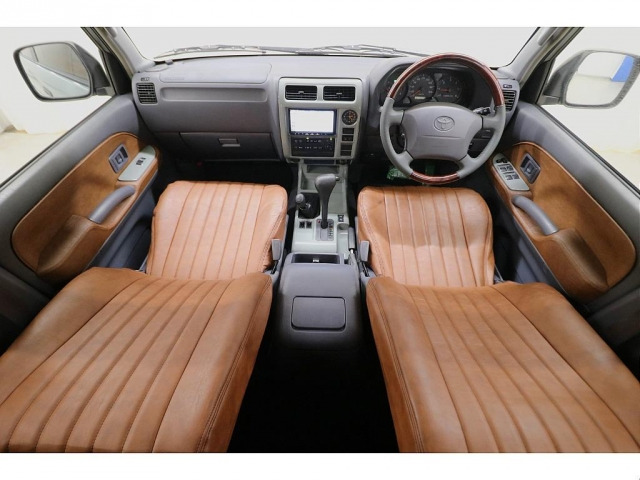 ランドクルーザープラド3.0 TX ディーゼル 4WD