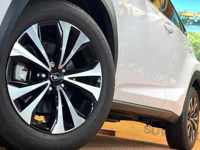 �y����18�C���`�A���~�z�C�[���z�O�ςɃ}�b�`���������A���~�z�C�[���𑕒����Ă���܂��B�e��ЊO�A���~�z�C�[����A�X�^�b�h���X�^�C�����戵�����Ă���܂��B���񂲑��k����������