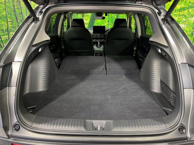 ���i�̂���������ʋ΁A���}���ɏ\���ȉ׎��X�y�[�X���m�ۂ��Ă���܂��B�Z�J���h�V�[�g��|���ƁA�傫�ȉו��̐ύڂ��\�ł���