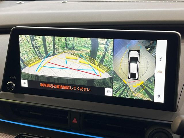 【パノラミックビューモニター】専用のカメラにより、上から見下ろしたような視点で360度クルマの周囲を確認することができます☆死角部分も確認しやすく、狭い場所での切り返しや駐車もスムーズに行えます。