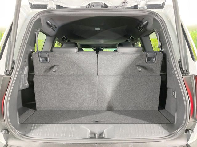 ���i�̂���������ʋ΁A���}���ɏ\���ȉ׎��X�y�[�X���m�ۂ��Ă���܂��B�Z�J���h�V�[�g��|���ƁA�傫�ȉו��̐ύڂ��\�ł���