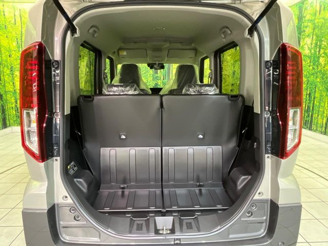 ���i�̂���������ʋ΁A���}���ɏ\���ȉ׎��X�y�[�X���m�ۂ��Ă���܂��B�Z�J���h�V�[�g��|���ƁA�傫�ȉו��̐ύڂ��\�ł���