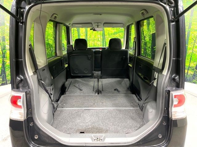 ���i�̂���������ʋ΁A���}���ɏ\���ȉ׎��X�y�[�X���m�ۂ��Ă���܂��B�Z�J���h�V�[�g��|���ƁA�傫�ȉו��̐ύڂ��\�ł���