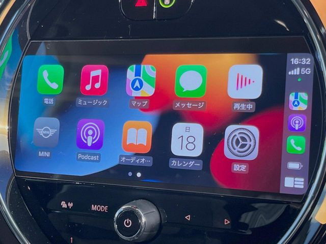 ��Apple Car Play:�X�}�z�Ƃ̗L���ڑ��ŁA�i�r�E�I�[�f�B�I�Đ��ȂǃX�}�z�̃A�v���@�\����ʂł��g����֗��@�\�ł�!