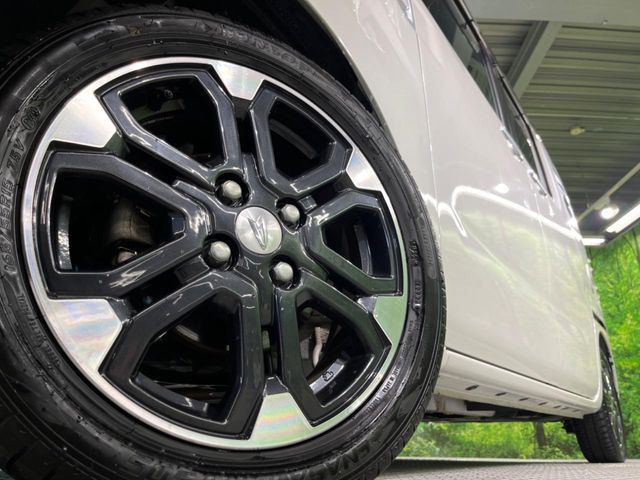 �y����15�C���`�A���~�z�C�[���z�O�ςɃ}�b�`���������A���~�z�C�[���𑕒����Ă���܂��B�e��ЊO�A���~�z�C�[����A�X�^�b�h���X�^�C�����戵�����Ă���܂��B���񂲑��k����������