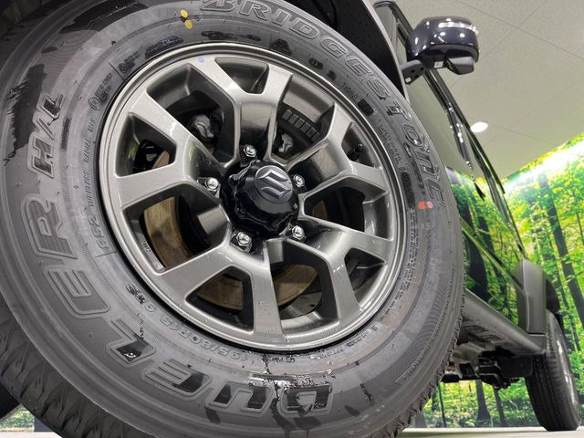 �y����15�C���`�A���~�z�C�[���z�O�ςɃ}�b�`���������A���~�z�C�[���𑕒����Ă���܂��B�e��ЊO�A���~�z�C�[����A�X�^�b�h���X�^�C�����戵�����Ă���܂��B���񂲑��k����������