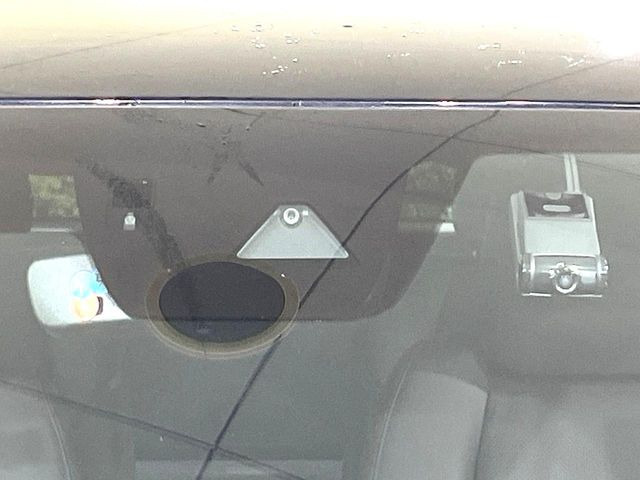 �y�X�}�[�g�u���[�L�T�|�[�g�z���s���ɑO���̎ԗ�����F�����A�Փ˂������Ȏ��͌x��ƃu���[�L�ŏՓˉ���Ɣ�Q�y�����A�V�X�g�B�����S�Ƀh���C�u�����y���݂��������܂��B