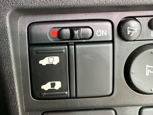 �y�p���[�X���C�h�h�A�z�X�}�[�g�L�[��^�]�Ȃ̃X�C�b�`�ŃX���C�h�h�A�̊J���\���d��������͂����ăh�A���J����K�v�������A���������q�l�ł��A�d���ו��������Ă��鎞�����N�ɊJ���߂ł��܂���