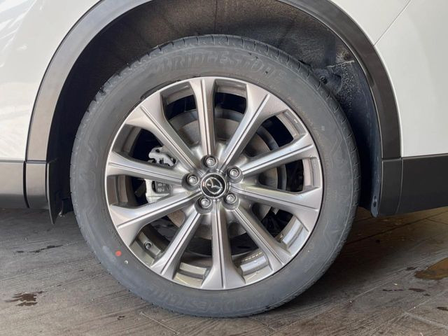 �y����20�C���`�A���~�z�C�[���z�O�ςɃ}�b�`���������A���~�z�C�[���𑕒����Ă���܂��B�e��ЊO�A���~�z�C�[����A�X�^�b�h���X�^�C�����戵�����Ă���܂��B���񂲑��k����������