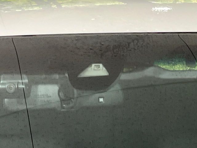 �y�z���_�Z���V���O�z���s���ɑO���̎ԗ�����F�����A�Փ˂������Ȏ��͌x��ƃu���[�L�ŏՓˉ���Ɣ�Q�y�����A�V�X�g�B�����S�Ƀh���C�u�����y���݂��������܂��B