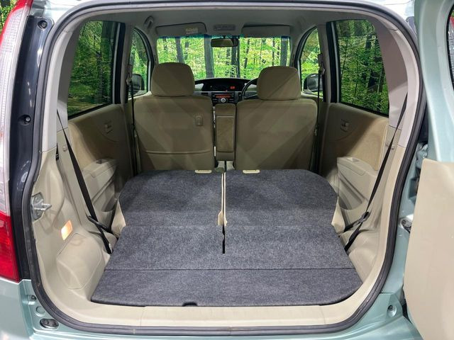 ���i�̂���������ʋ΁A���}���ɏ\���ȉ׎��X�y�[�X���m�ۂ��Ă���܂��B�Z�J���h�V�[�g��|���ƁA�傫�ȉו��̐ύڂ��\�ł���