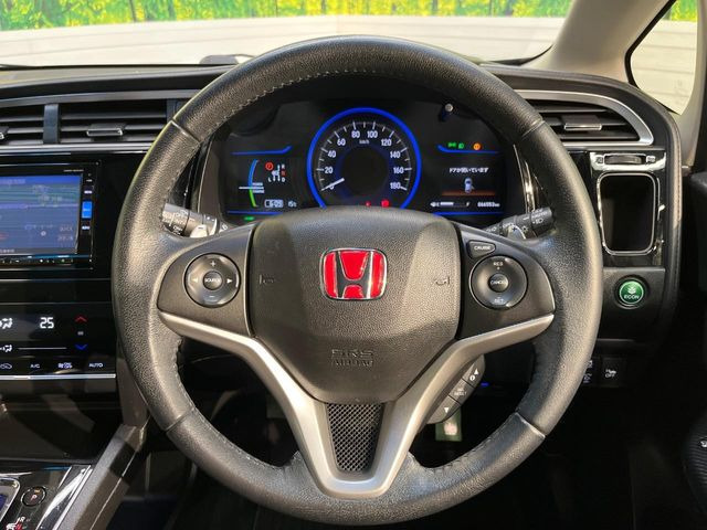 �y�����v�����X�e�A�����O�z�㎿�Ȋv���g�p���邱�ƂŁA��ɂ����������݂ƂĂ��^�]���₷���n���h���ł���