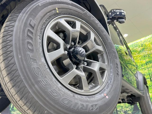 �y����15�C���`�A���~�z�C�[���z�O�ςɃ}�b�`���������A���~�z�C�[���𑕒����Ă���܂��B�e��ЊO�A���~�z�C�[����A�X�^�b�h���X�^�C�����戵�����Ă���܂��B���񂲑��k����������