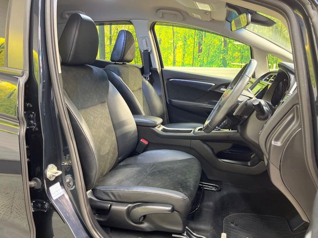 �y�n�[�t���U�[�V�[�g�z�������ƍ���S�n�𗼗������l�C�̃V�[�g���w�ʁE���ʂ̃t�@�u���b�N�f�ނ́A�ʋC���̗ǂ��⊊��ɂ����ɗD��Ă��܂��B�C���╞���ɍ��E���ꂸ���K�ɂ���肢�������܂��B