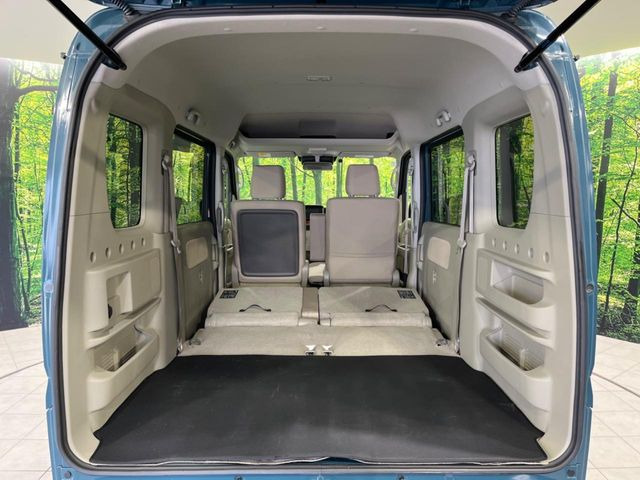 ���i�̂���������ʋ΁A���}���ɏ\���ȉ׎��X�y�[�X���m�ۂ��Ă���܂��B�Z�J���h�V�[�g��|���ƁA�傫�ȉו��̐ύڂ��\�ł���