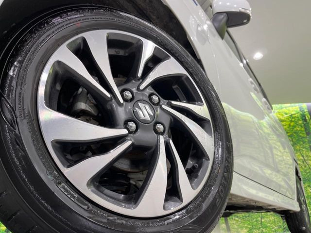 �y����15�C���`�A���~�z�C�[���z�O�ςɃ}�b�`���������A���~�z�C�[���𑕒����Ă���܂��B�e��ЊO�A���~�z�C�[����A�X�^�b�h���X�^�C�����戵�����Ă���܂��B���񂲑��k����������