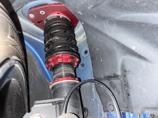 �yBLIZ�ԍ����z�ԍ����Ⴍ�Ȃ�A�X�^�C���b�V���Ȍ����ڂƂȂ��Ă���܂��B�ԗ��̏d�S�������鎖�ŁA���s���̈��萫�����サ�܂���